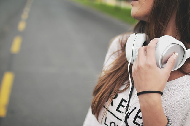 Правило 60 на 60: как уберечь слух от любимой музыки