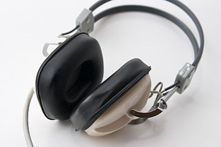 "Headphones 1" by PJ. CC BY-SA 3.0